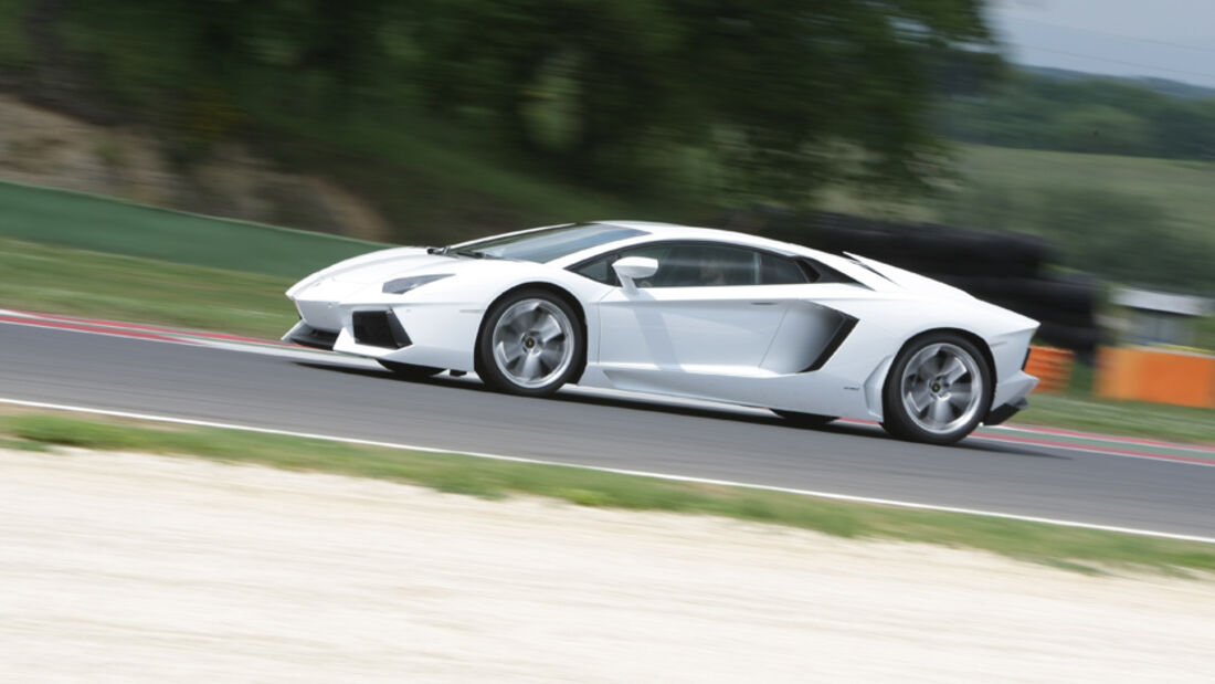 Lamborghini Aventador, Seitenansicht, Teststrecke