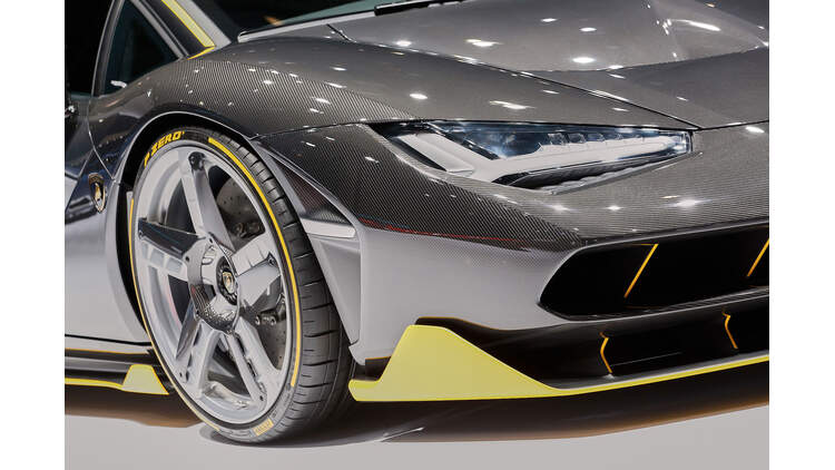 Lamborghini Centenario In Genf 770 Ps 40 Exemplare 23 5 S Fur Tempo 300 Auto Motor Und Sport