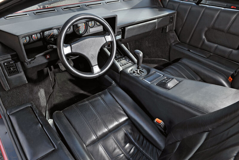 Lamborghini Countach, Cockpit