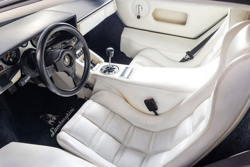 Lamborghini Countach LP 5000 S (1984) Cockpit