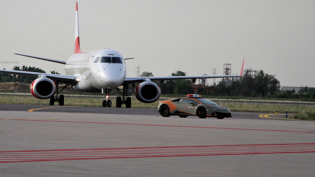 Lamborghini Huracan Evo Follow Me Flughafen Bologna