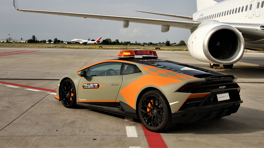 Lamborghini Huracan Evo Follow Me Flughafen Bologna