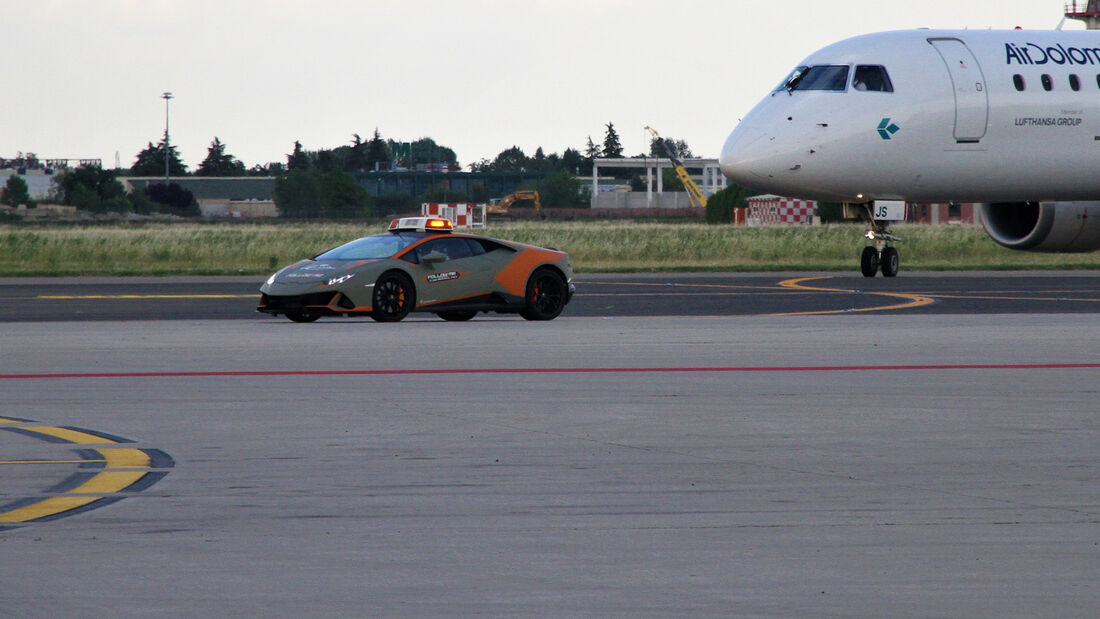 Lamborghini Huracan Evo Follow Me Flughafen Bologna