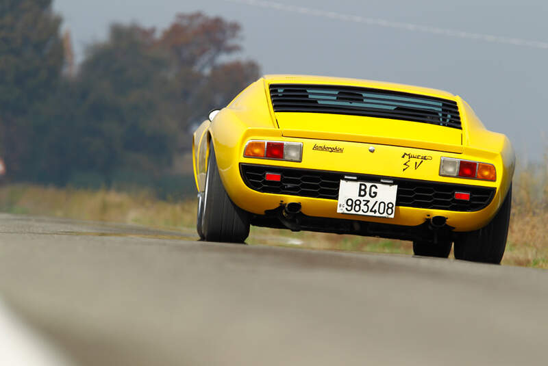 Lamborghini Miurca SV, Rückansicht, Überlandfahrt