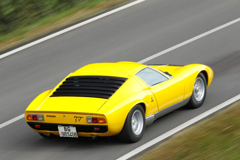 Lamborghini Miurca SV, Seitenansicht, Überlandfahrt, schräg hinten