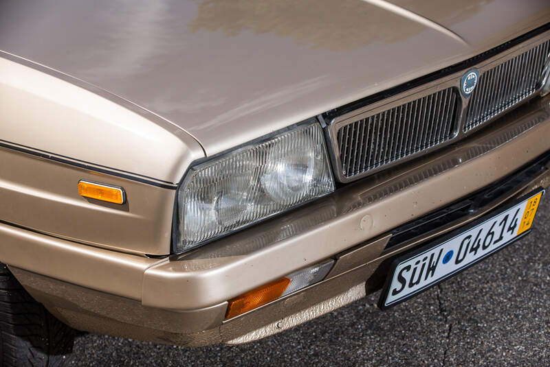 Lancia Gamma Coupé, Frontscheinwerfer, Kühlergrill