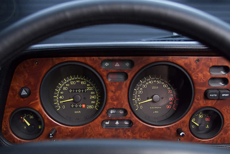 Lancia Thema 8.32 Armaturenbrett