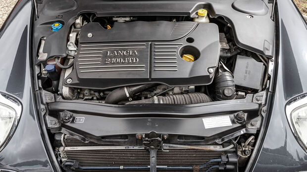 Lancia-Thesis-Motor