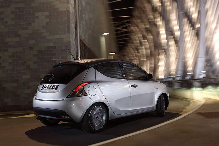 Lancia Ypsilon Twin Air Fahrbericht Sparzwerg Mit Luxusanspruch Auto Motor Und Sport