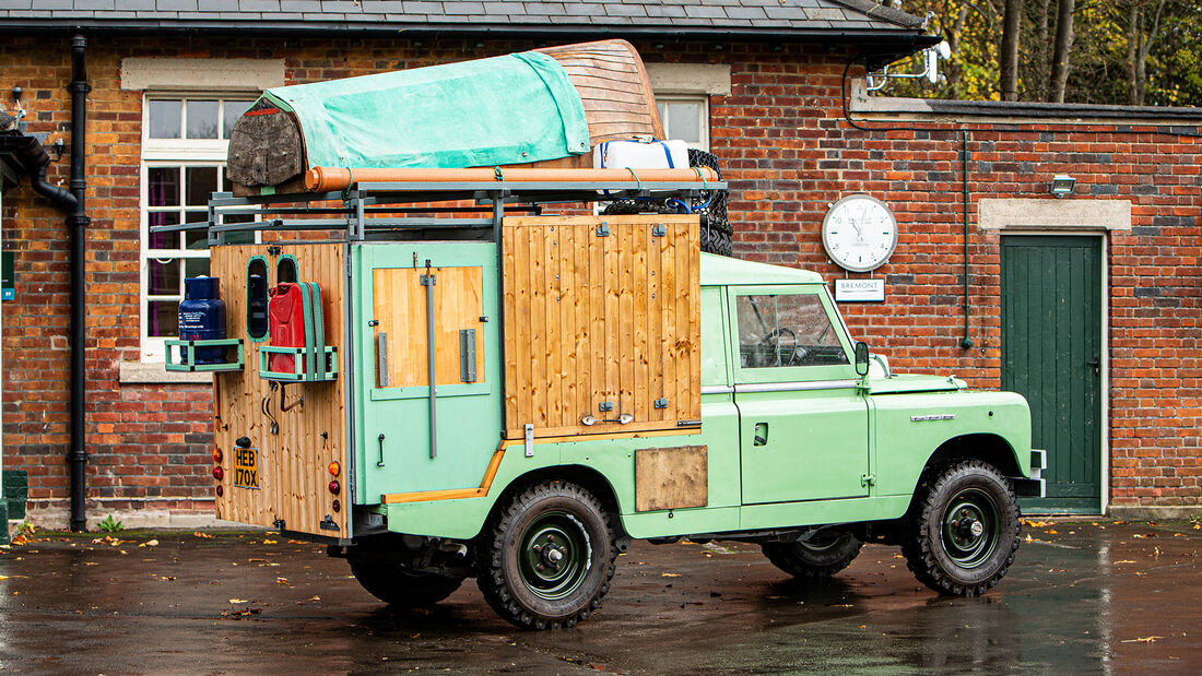 Land Rover 109" 4x4 'Gastrowagon' (1982)