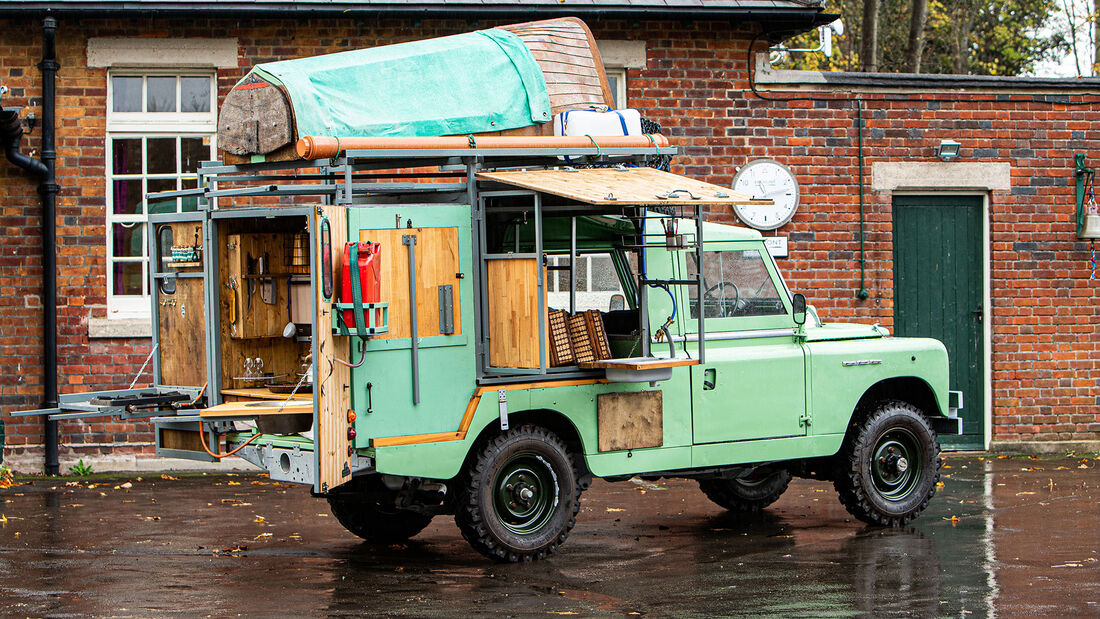 Land Rover 109" 4x4 'Gastrowagon' (1982)