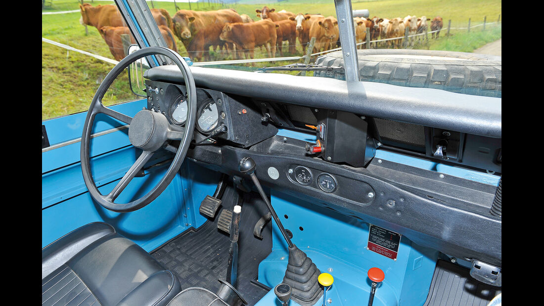 Land Rover 109, Cockpit