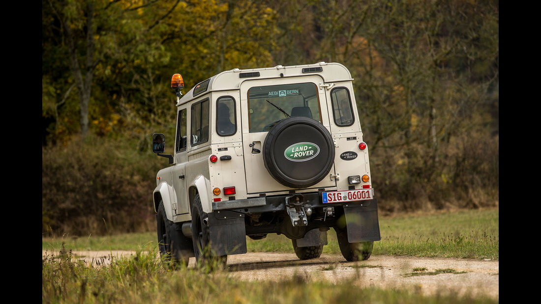 Land-Rover-90-V8-Heck