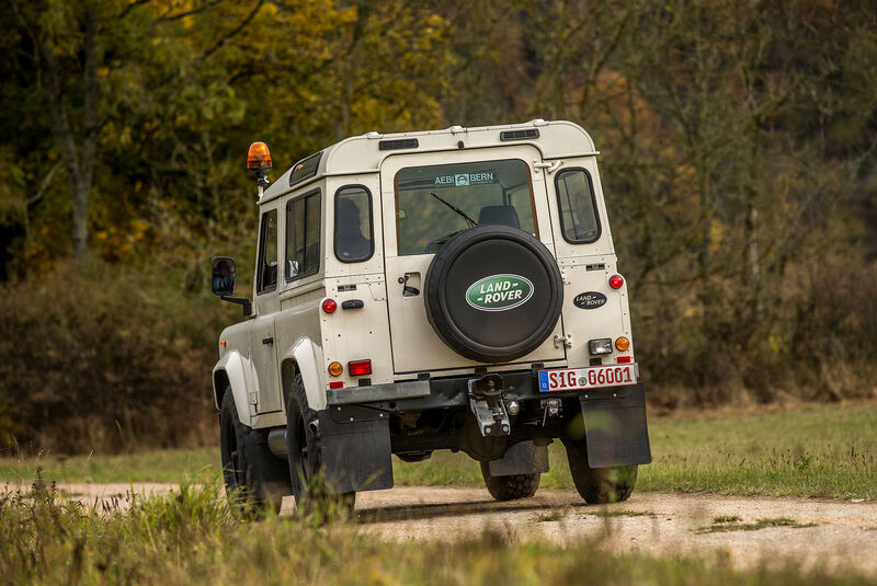 Land-Rover-90-V8-Heck