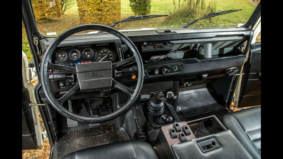 Land-Rover-90-V8-Interieur