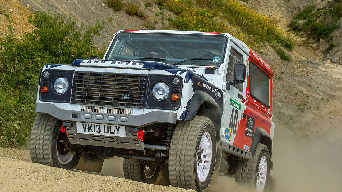 Land Rover Bowler Rallye Defender