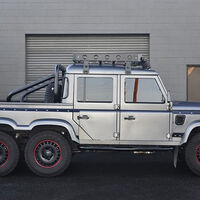 Land Rover Defender 6x6 Urban Warrior / Kahn Design