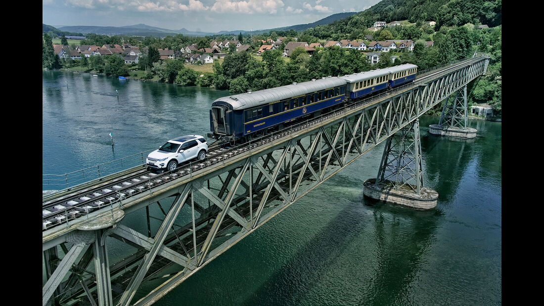 Land Rover Discovery Sport zieht 1000-Tonnen-Zug über Rheinbrücke