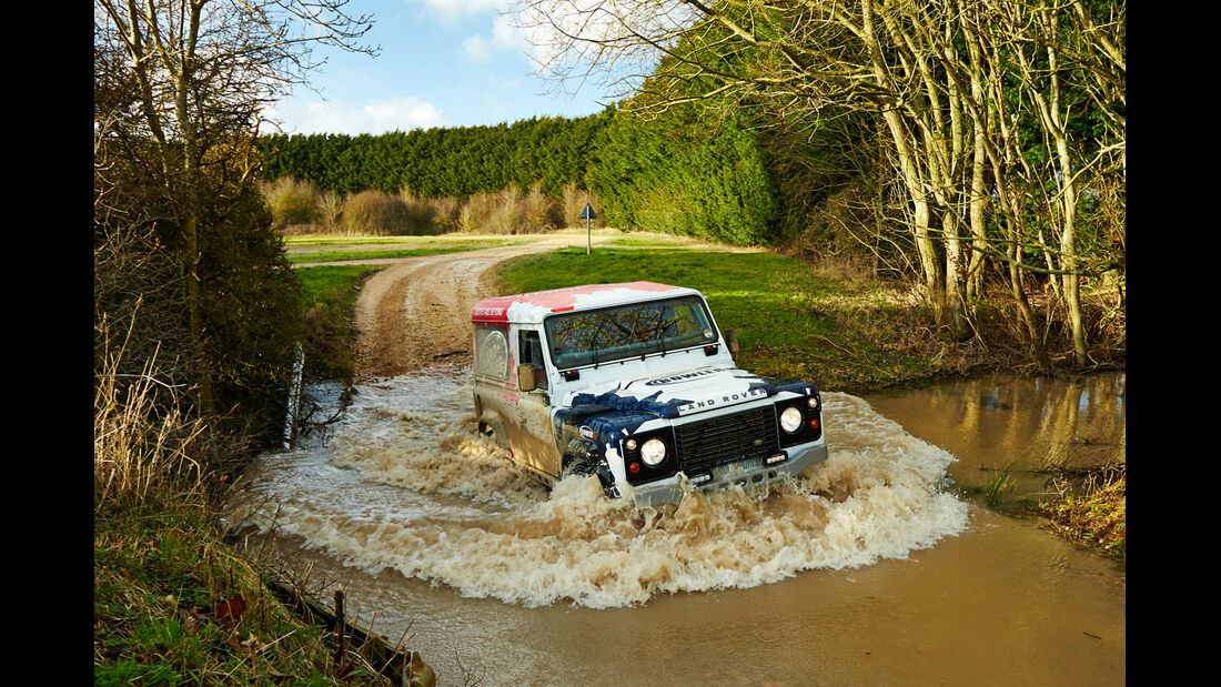 Land Rover Rallye-Defender, Wasserdurchfahrt