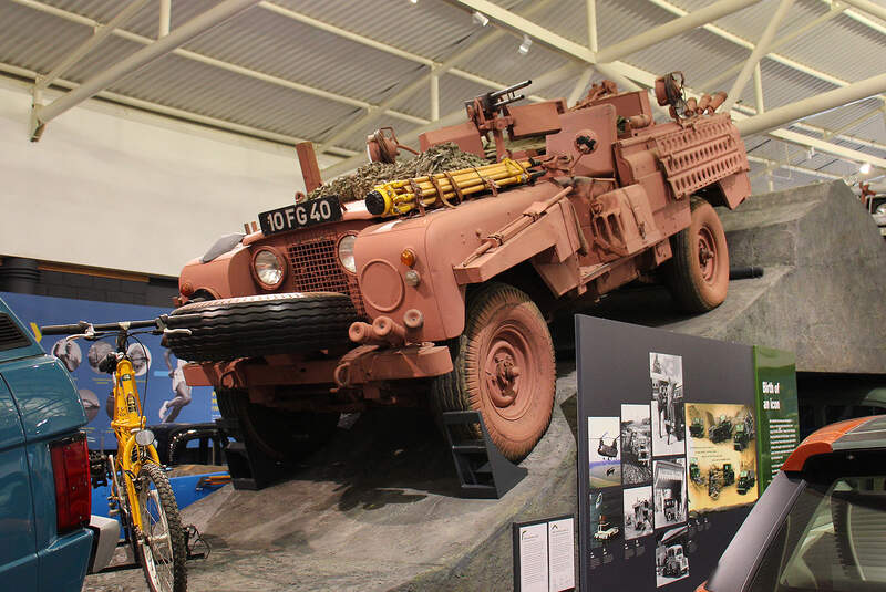 Land Rover Series IIa Pink Panther im British Motor Museum