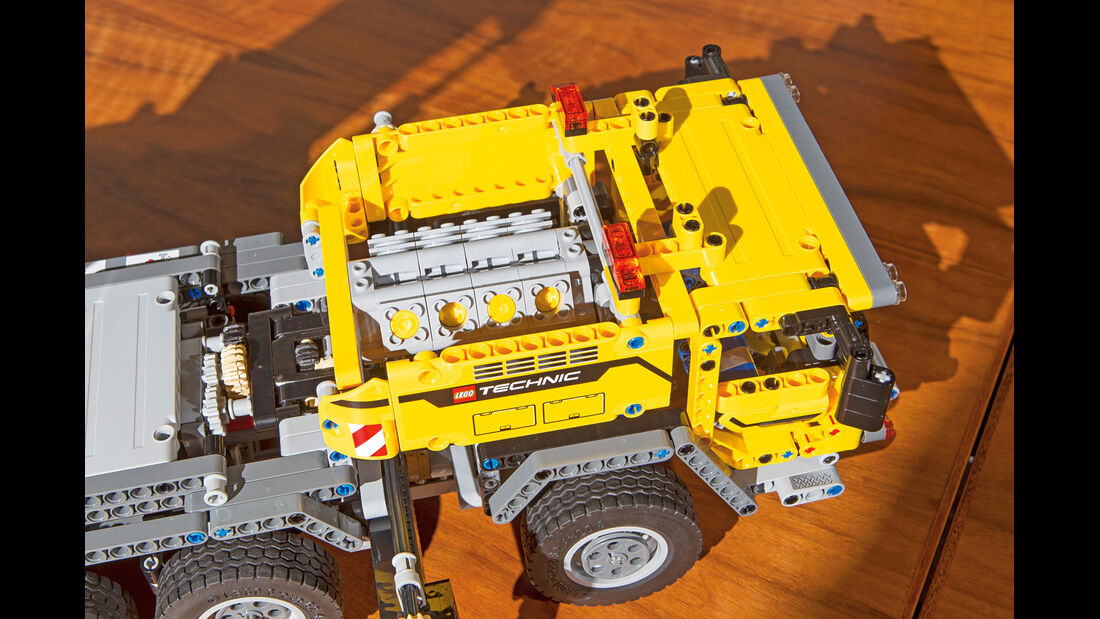 Lego-Technik, V8-Motor 