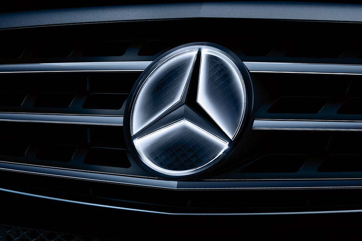 Mercedes Zubehor Leuchtender Stern Im Kuhlergrill Auto Motor Und Sport