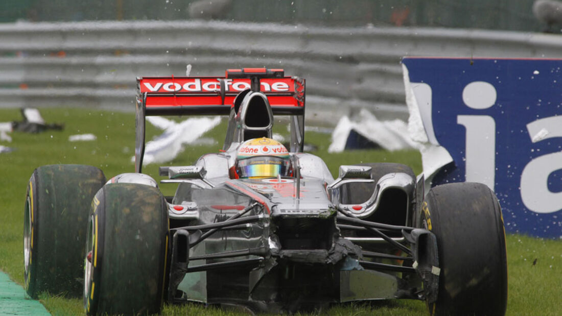 Lewis Hamilton Crash Rennen GP Belgien 2011