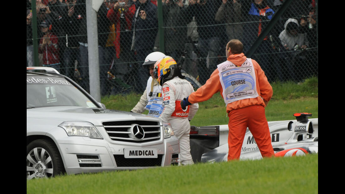 Lewis Hamilton Crash Rennen GP Belgien 2011
