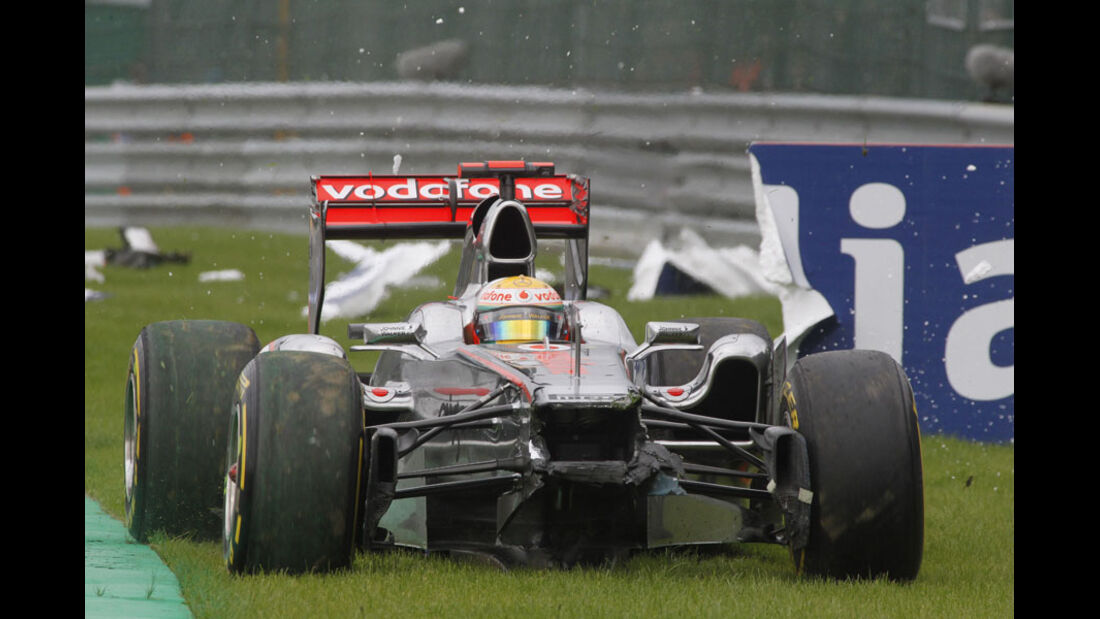 Lewis Hamilton Crash Rennen GP Belgien 2011