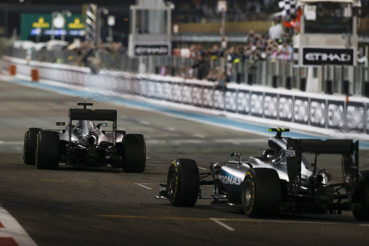 https://imgr1.auto-motor-und-sport.de/Lewis-Hamilton-Formel-1-GP-Abu-Dhabi-2016-fotoshowBig-61c06610-993228.jpg