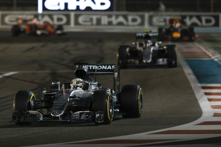 https://imgr1.auto-motor-und-sport.de/Lewis-Hamilton-Formel-1-GP-Abu-Dhabi-2016-fotoshowBig-90661ebf-993223.jpg