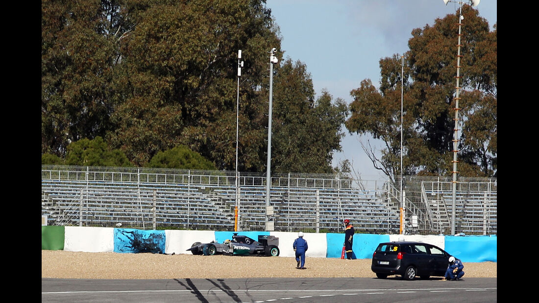 Lewis Hamilton - Jerez Test - Crashs 2014