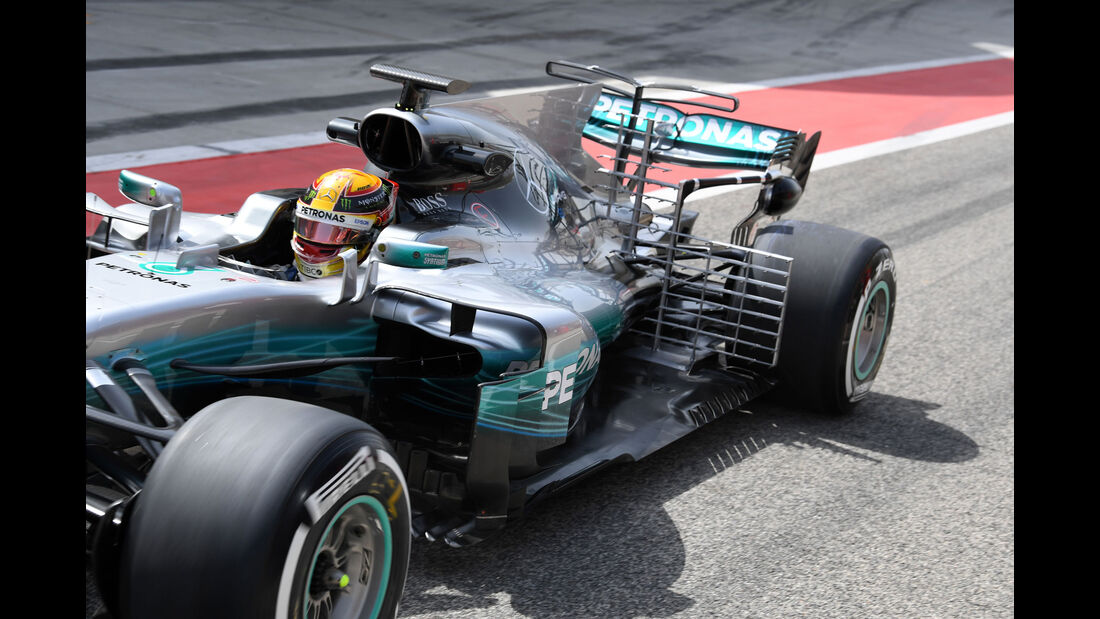 Lewis Hamilton - Mercedes - Formel 1 - Testfahrten - Bahrain International Circuit - Dienstag - 18.4.2017
