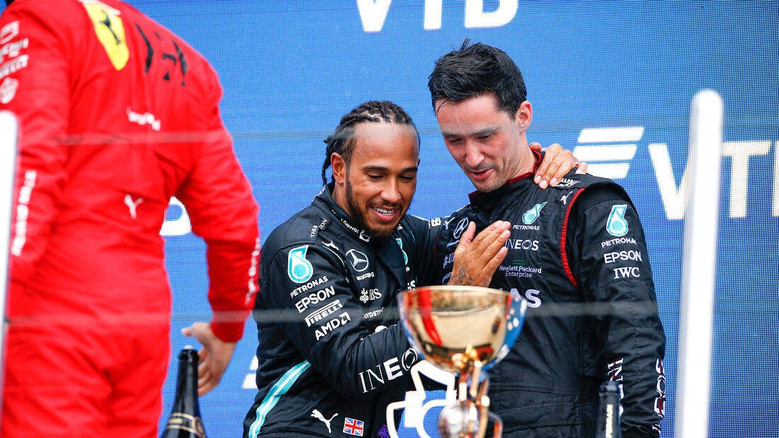 Hamilton logra su victoria nº 100 en una loca carrera en Sochi