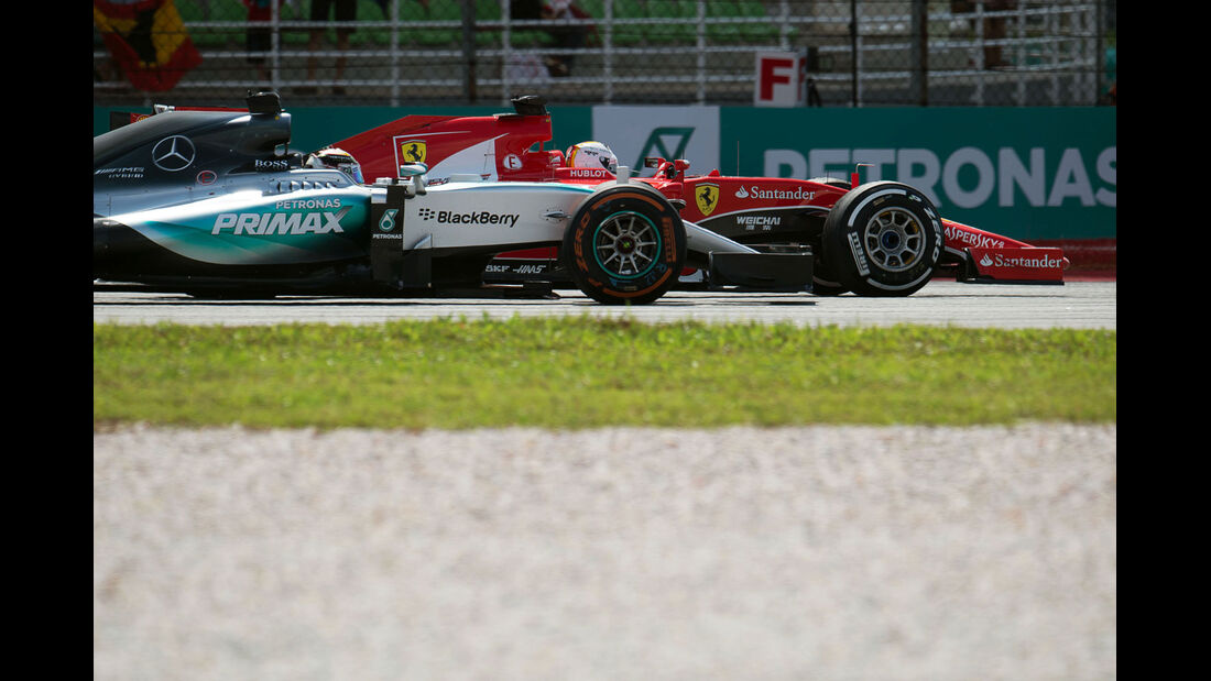 Lewis Hamilton - Mercedes - Sebastian Vettel - Ferrari - GP Malaysia 2015 - Formel 1