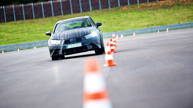 Lexus GS Hybrid, Slalom, Frontansicht