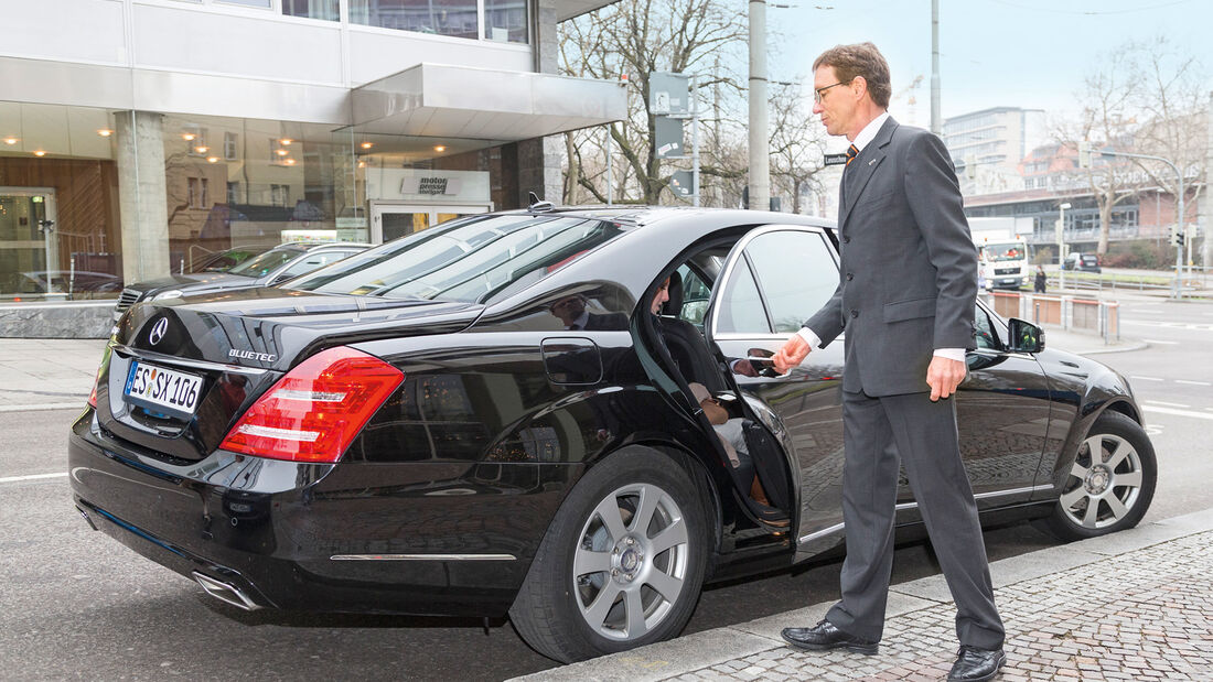 Limousinen-Service, Türe schließen, Chauffeur