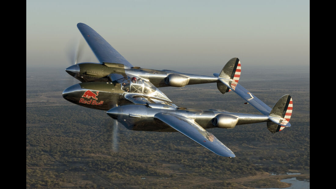Lockheed P-38 Lightning - Red Bull