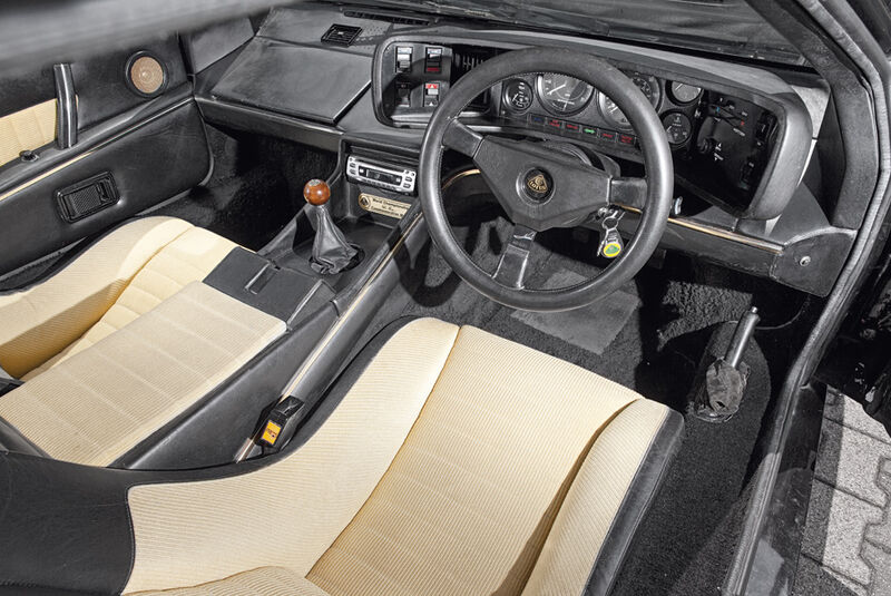 Lotus Esprit, Cockpit