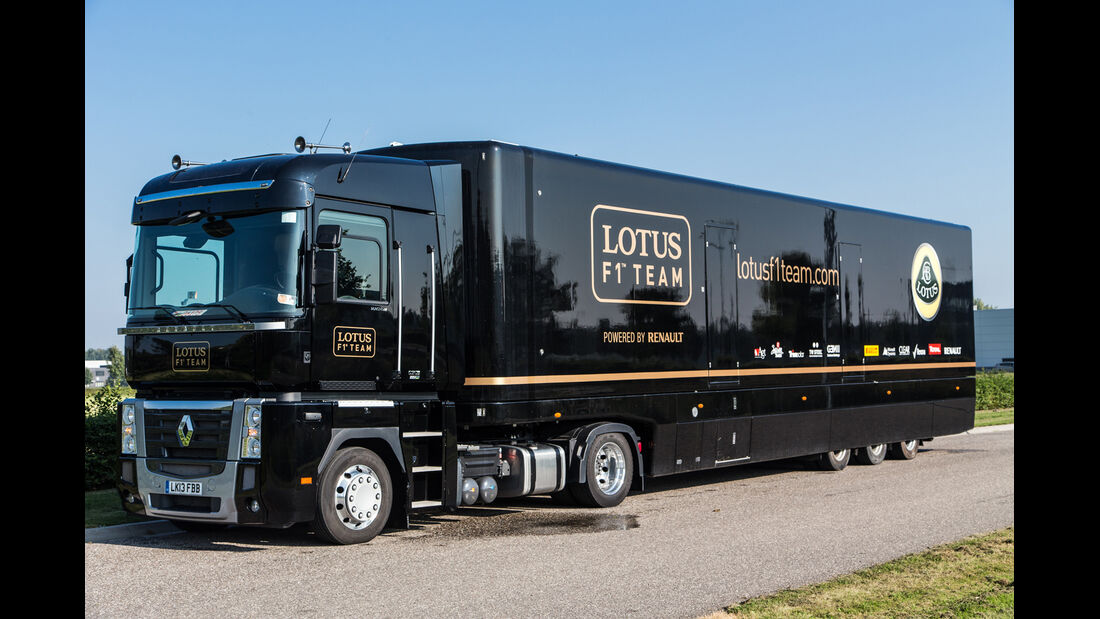 High-Tech Race-Trailer Lotus F1 -Kommandostation im Angebot - auto 