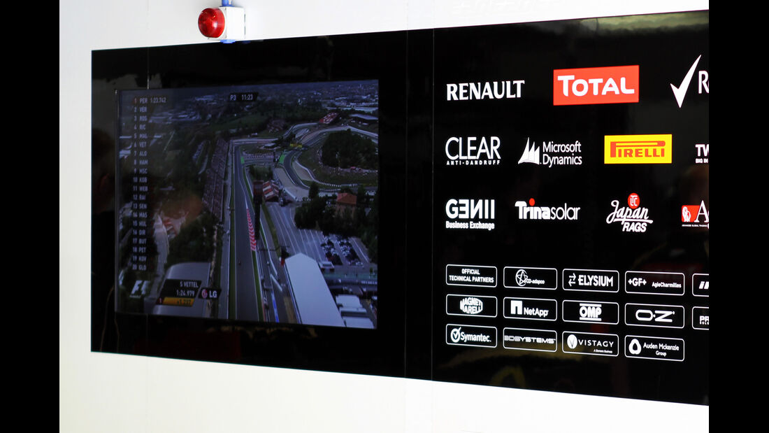 Lotus-Garage - GP Spanien - 12. Mai 2012