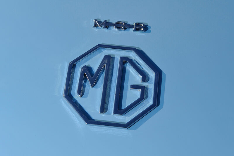 MG B, Emblem, Typenbezeichnung
