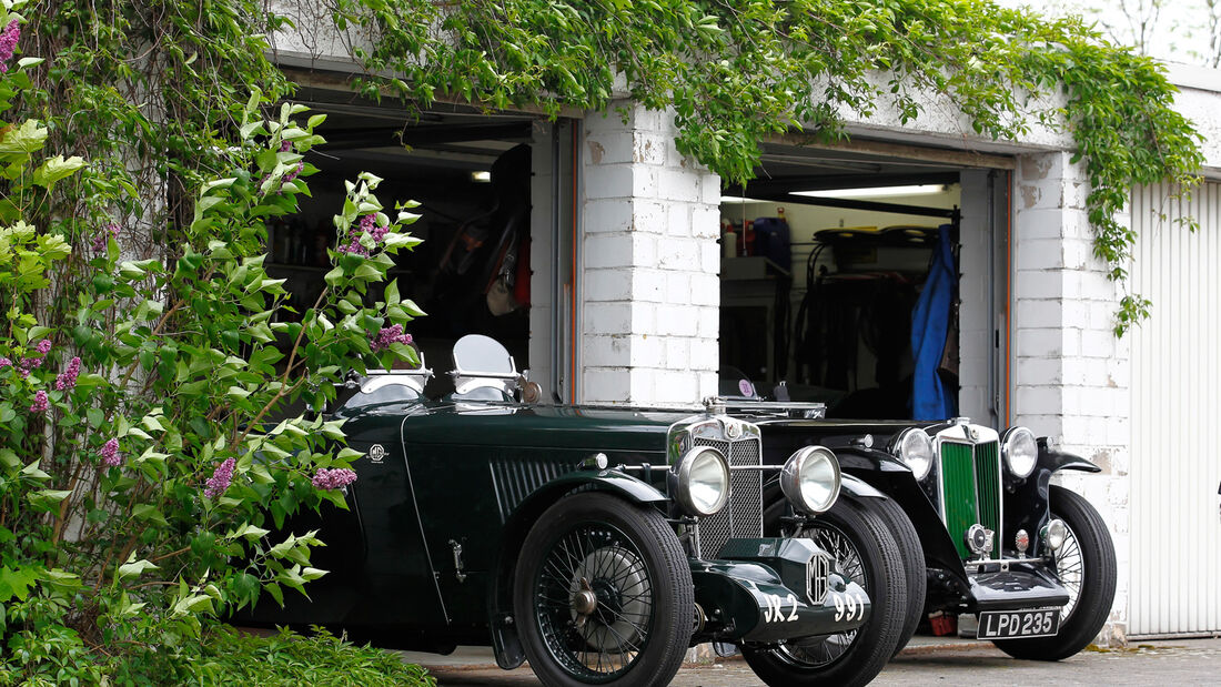 MG PA, Garage, Motorhaube