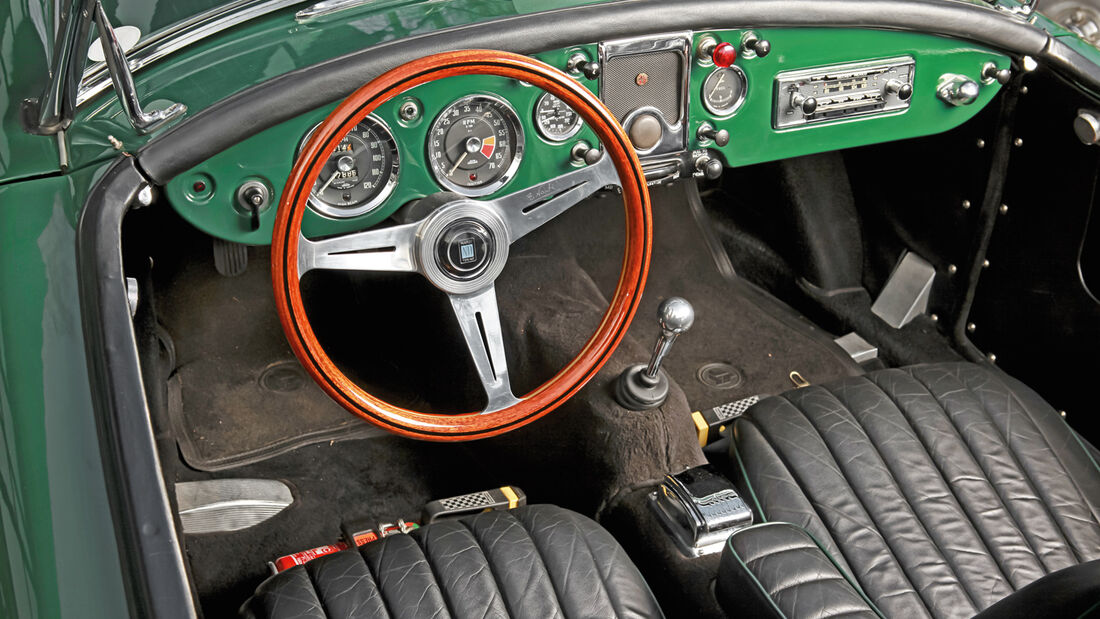 MGA, Cockpit