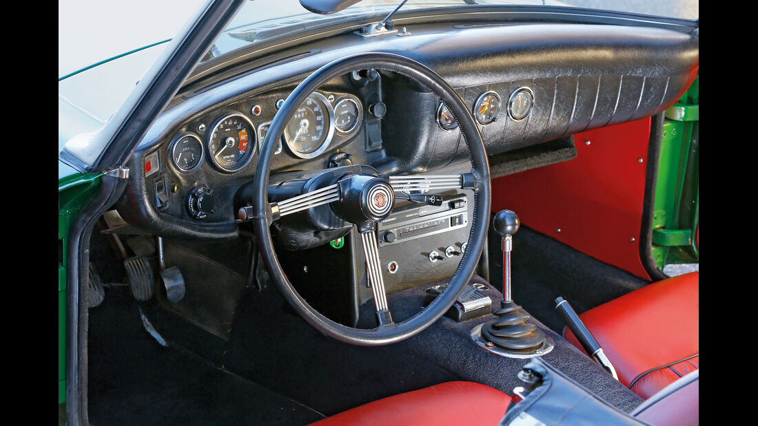 MGB, Cockpit