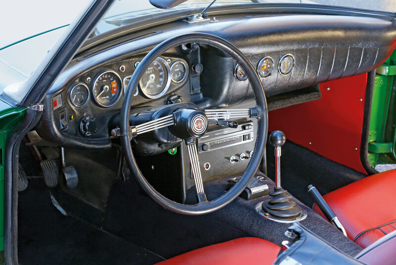 MGB, Cockpit
