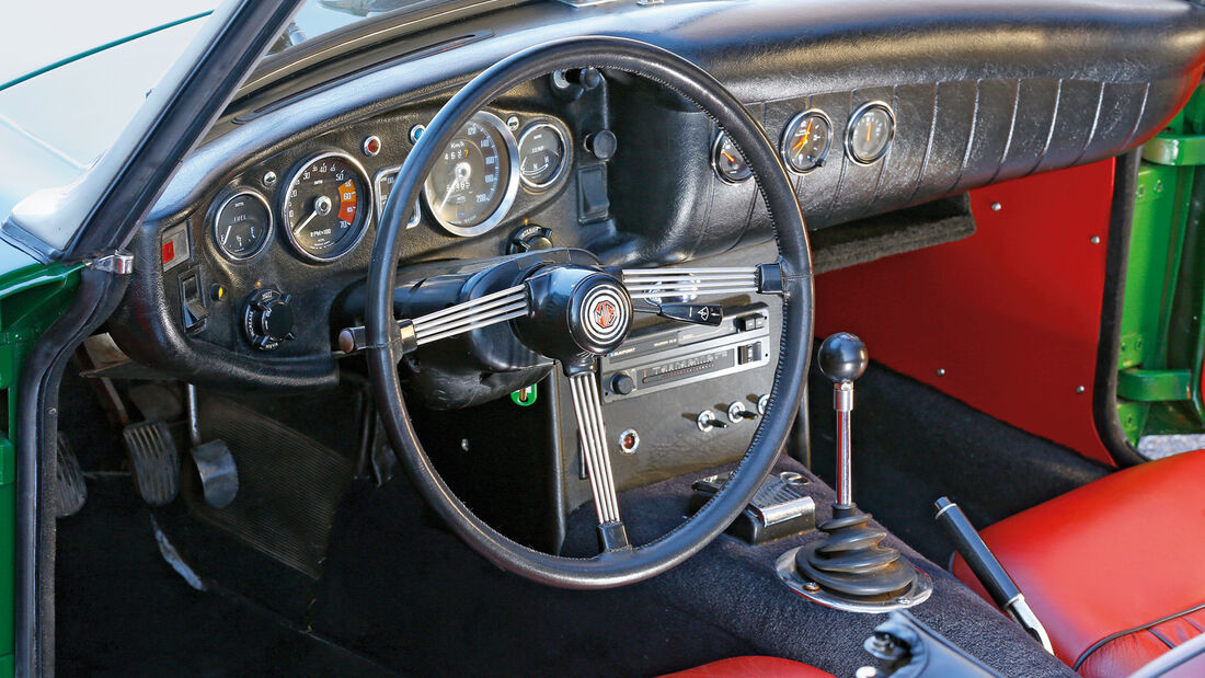 MGB MK II, Cockpit