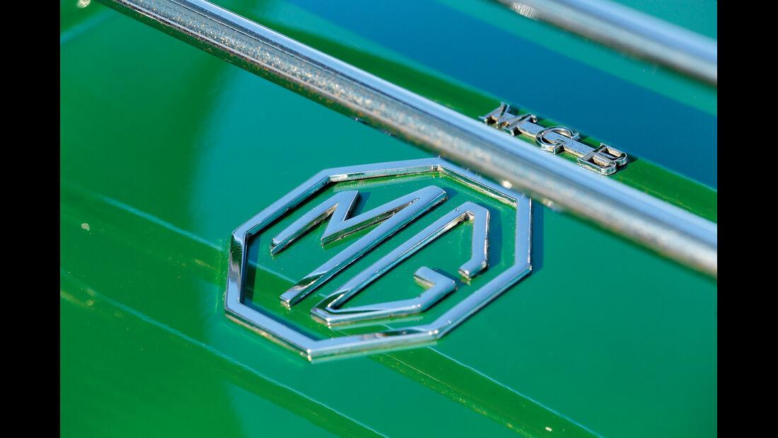 MGB MK II, Emblem