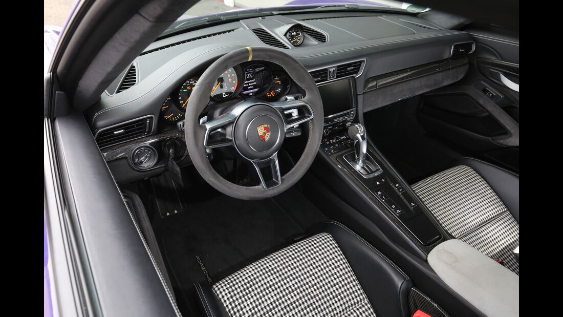 Manthey-Porsche 911 GT3 RS MR, Cockpit
