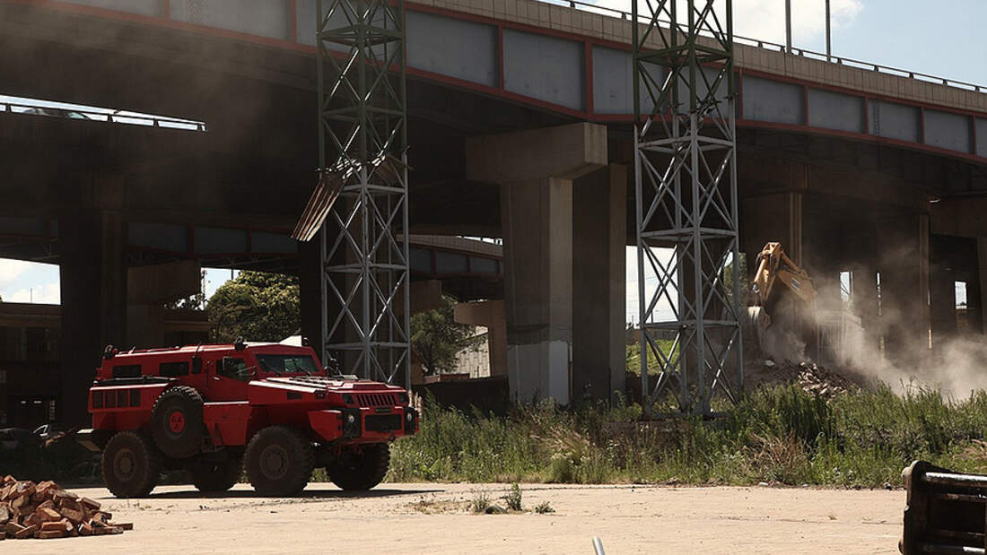 Marauder 4x4/6x6 MonsterSUV für den Straßenkampf auto motor und sport